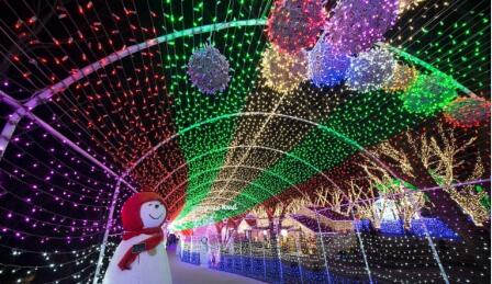 主題公園亮化設(shè)計如何推動園區(qū)夜間經(jīng)濟增長？